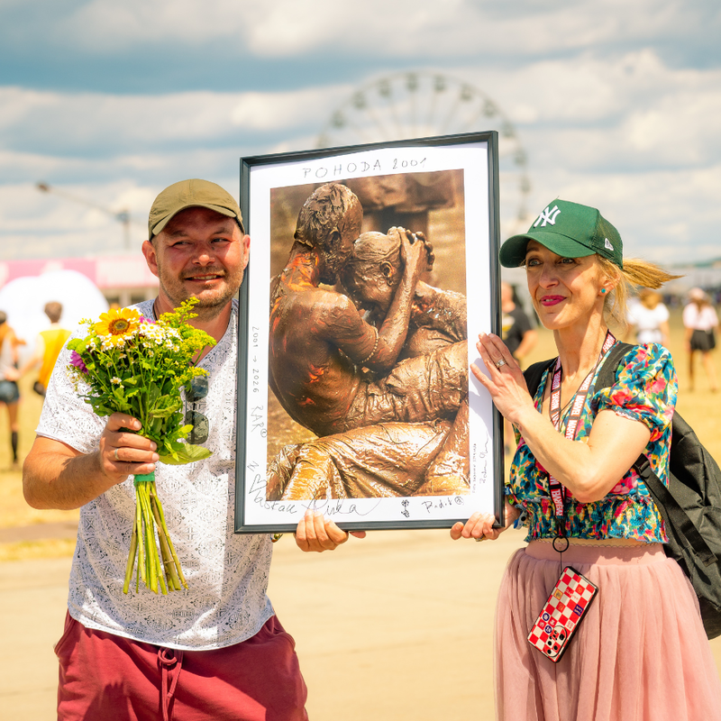 Reunited after 25 years thanks to one photograph: the story of an iconic shot from the muddy Pohoda festival continues