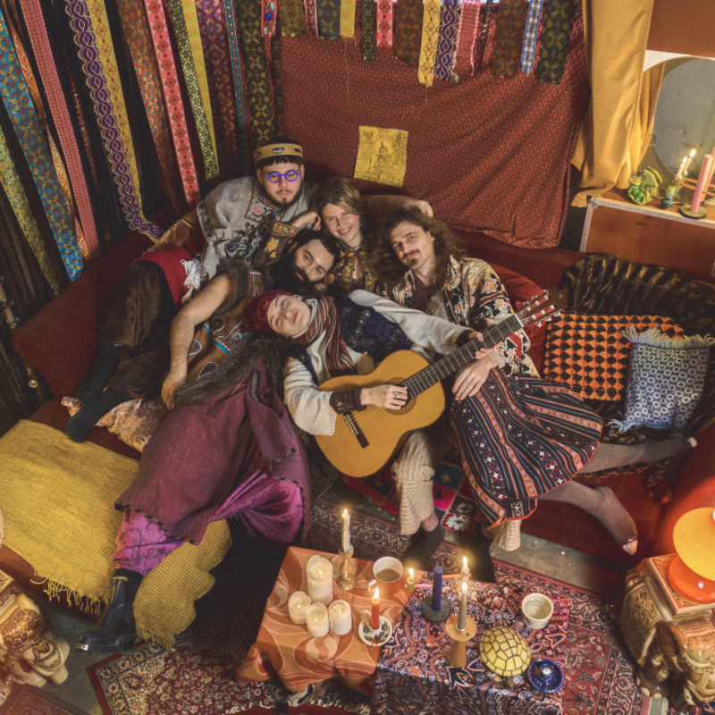 The Friday program on the Orange Stage began with a concert by Tolstoys