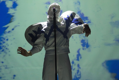HUMAN WAVE (site-specific na Garáži)