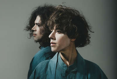 tUnE-yArDs