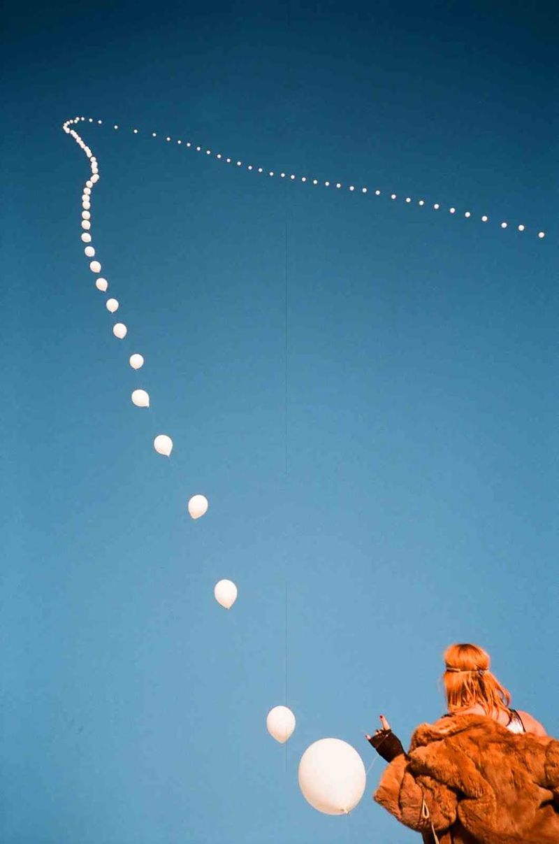 Balloon HateFree Chain – a fantastic installation from Burning Man Festival