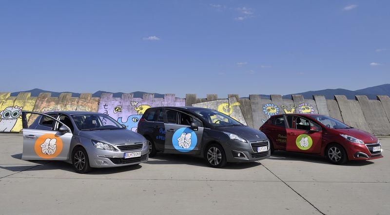 Meteostanica pred stánkom Peugeot