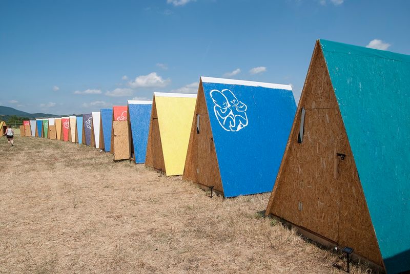 Predpredaj chatiek Inovec a stanov Tent Inn