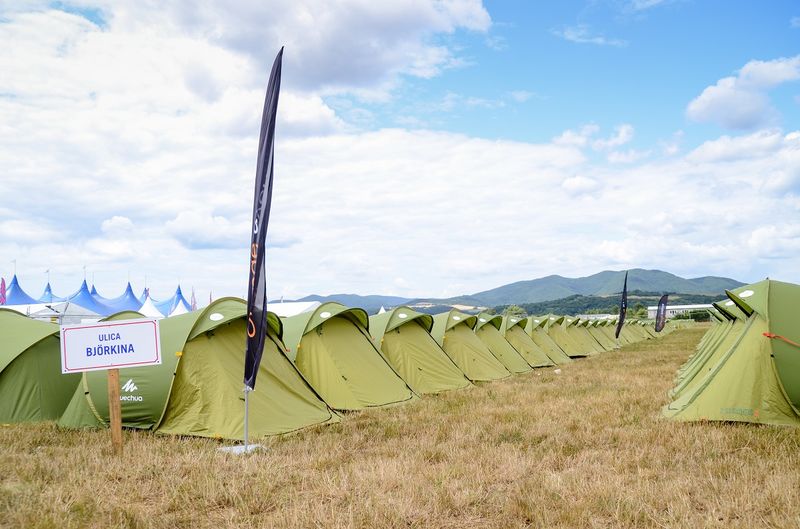 The record number of rented tents in the Tent Inn