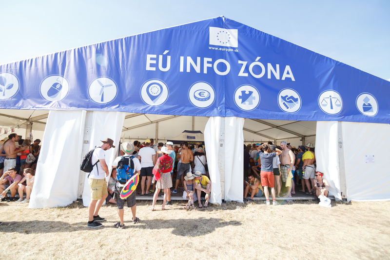 Virtual Reality, Competitions and Useful Hints in the EU Fun Zone