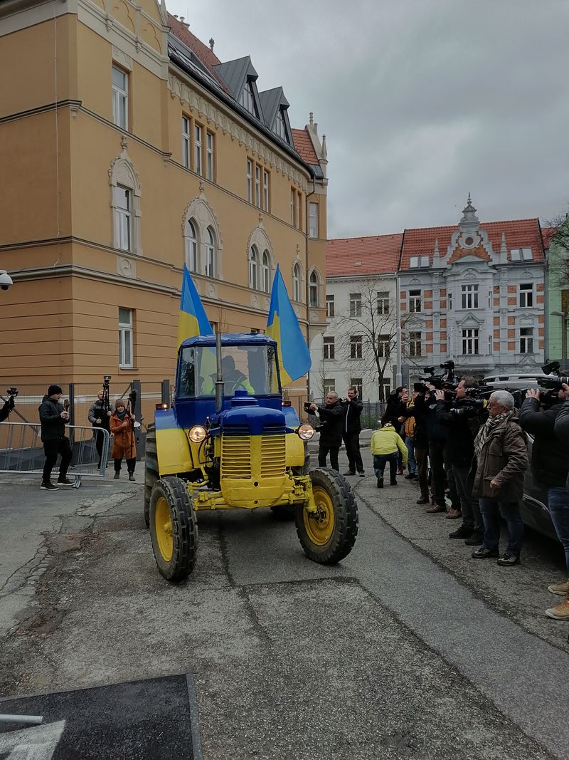 Žltomodrý traktor iniciatívy Mier Ukrajine na Pohode 2022