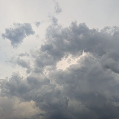 Blíži sa búrka a dážď.