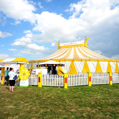 Inspirative discussions in Optimist-Tent