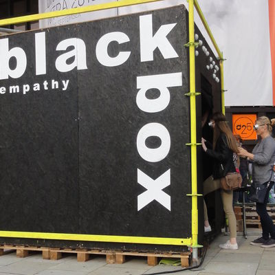 Svet nevidiacich v Empathy Black Box