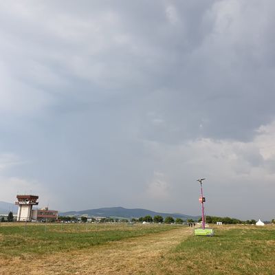 Zhoršené počasie s rizikom búrok približne do 14.00