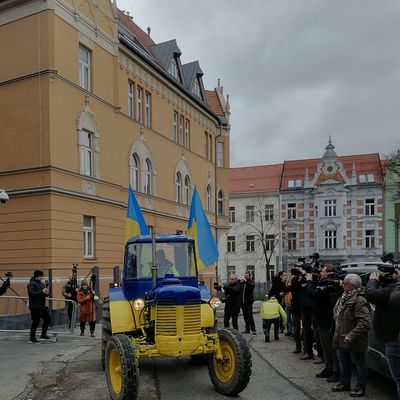 Žltomodrý traktor iniciatívy Mier Ukrajine na Pohode 2022