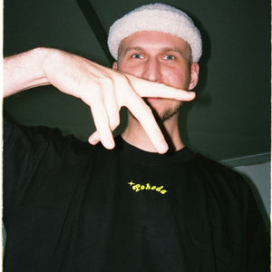 Black t-shirt with Pohoda embroidery